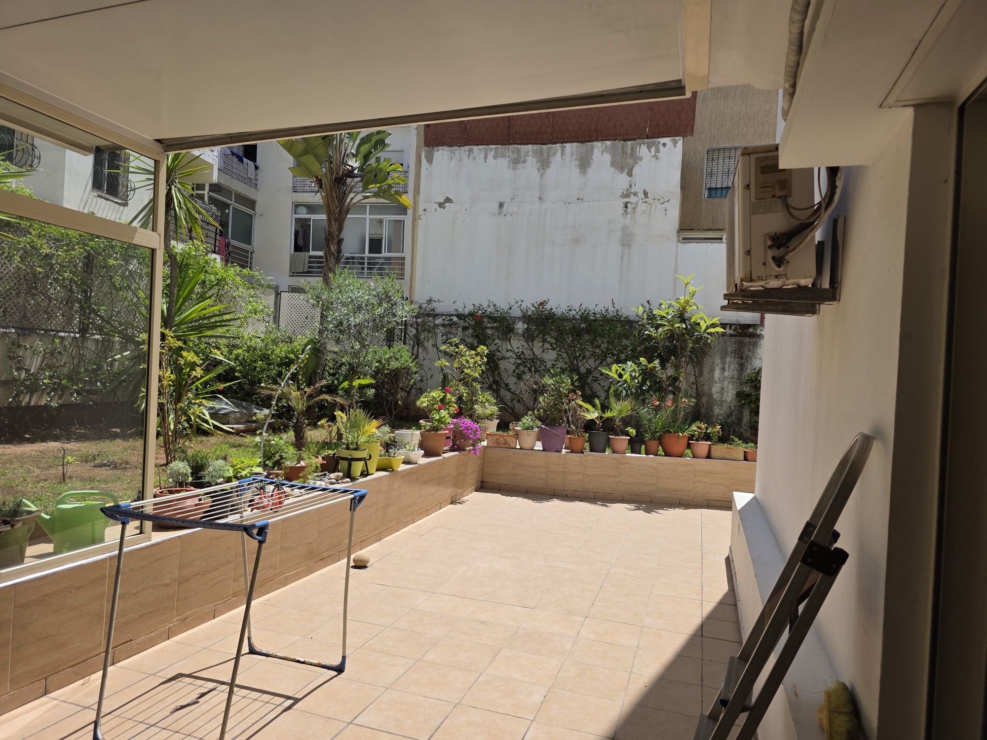 2-13 Grand appartement résidence fermée Maarif Extension