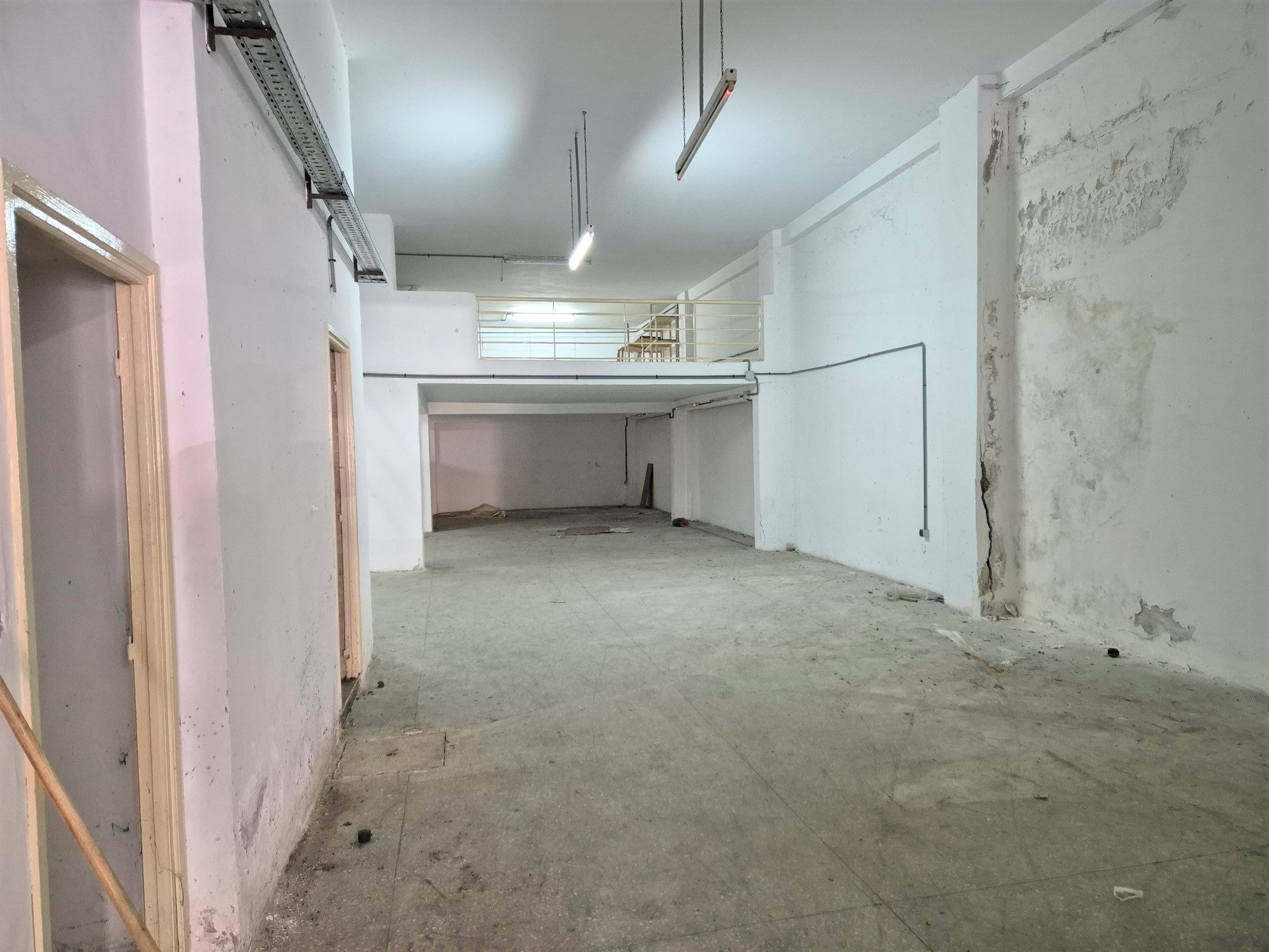 Magasin dépôt à louer à Mers Sultan