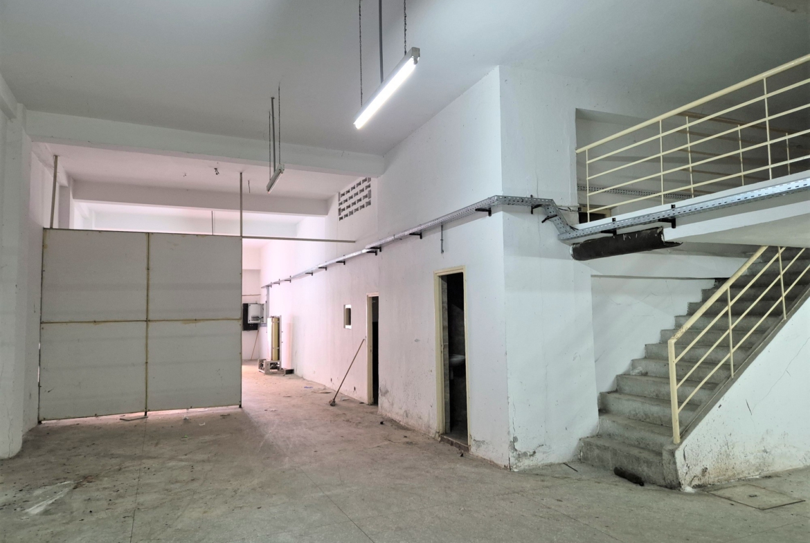 Magasin dépôt à louer à Mers Sultan