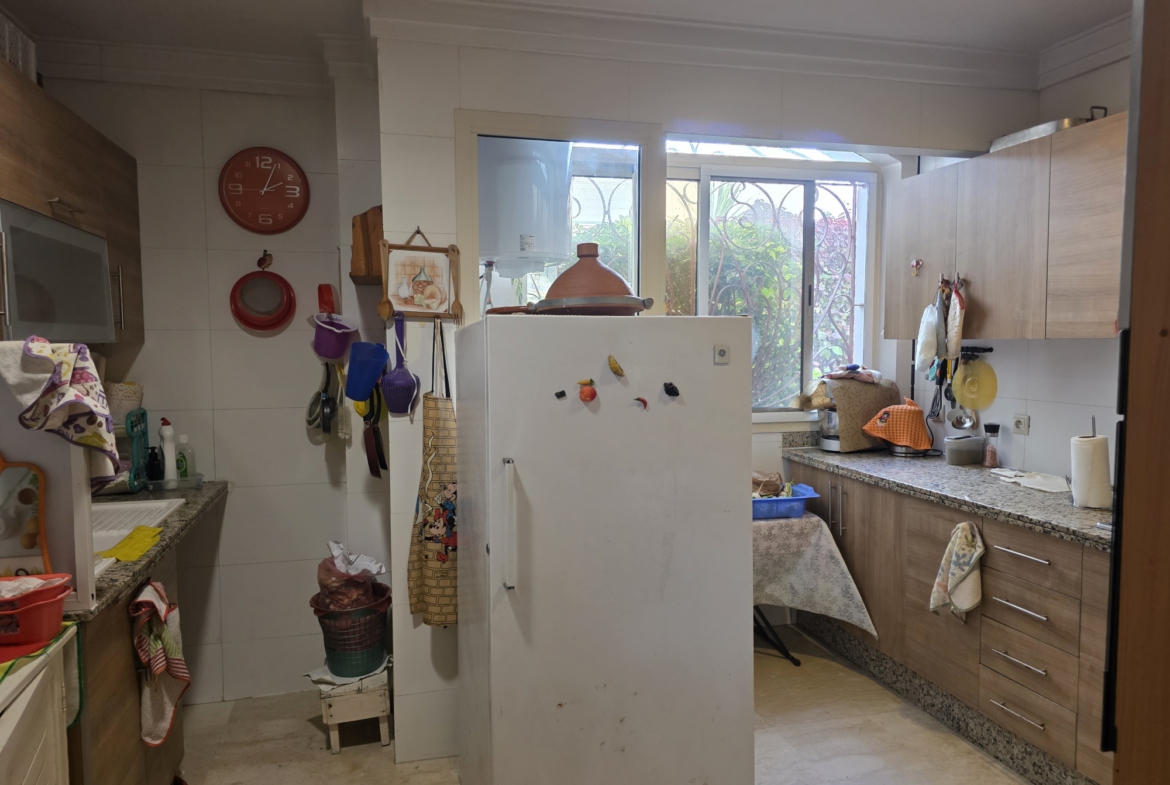 Grand appartement résidence fermée Maarif Extension