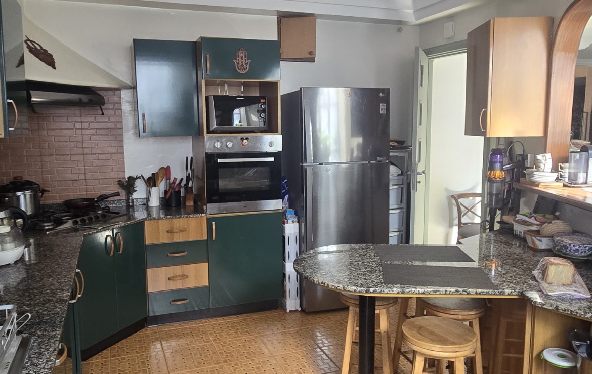 Appartement rénové sans vis-à-vis au Triangle d’Or