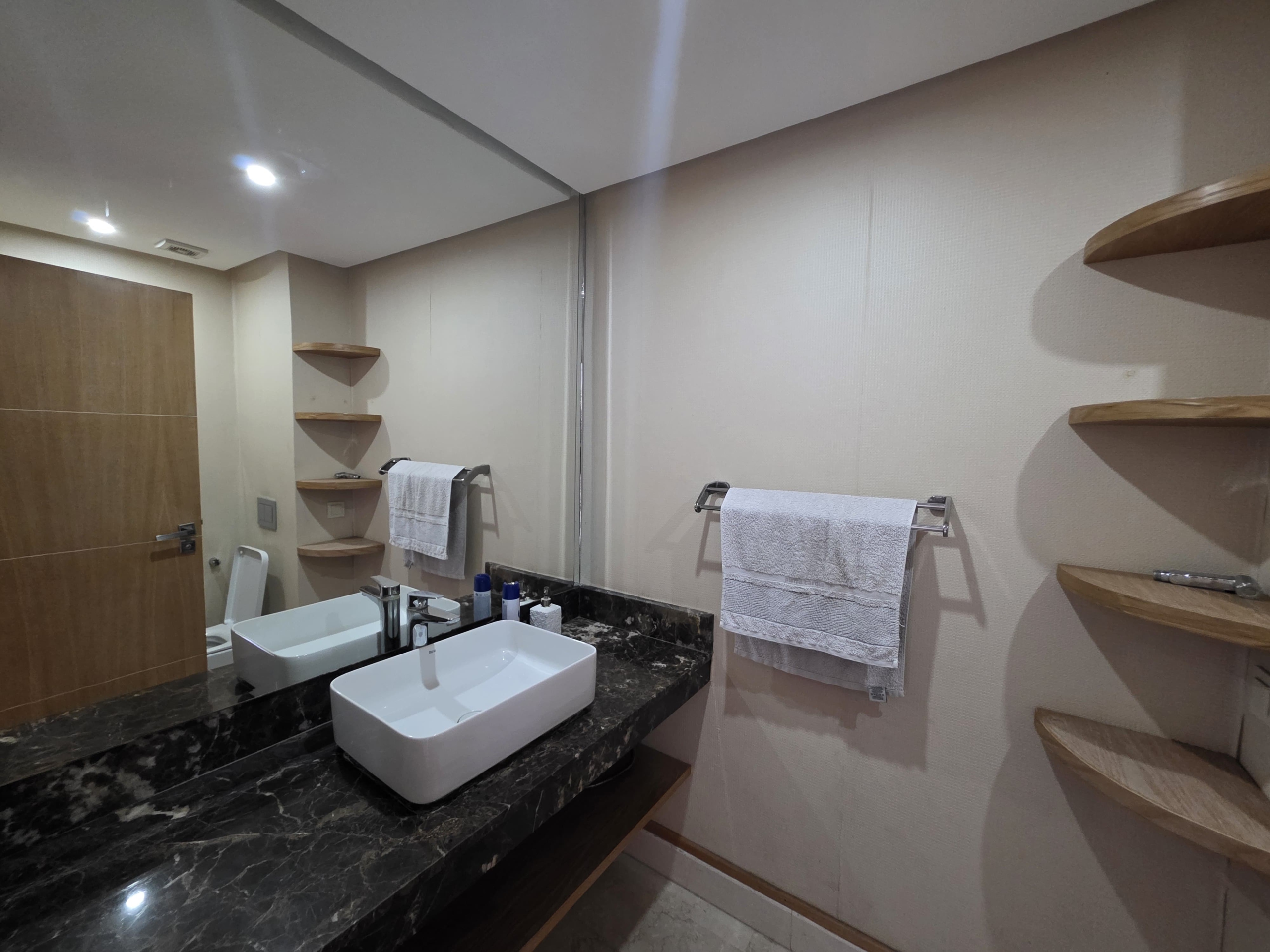 12 Appartement dernier étage sans vis-à-vis proche CAFC