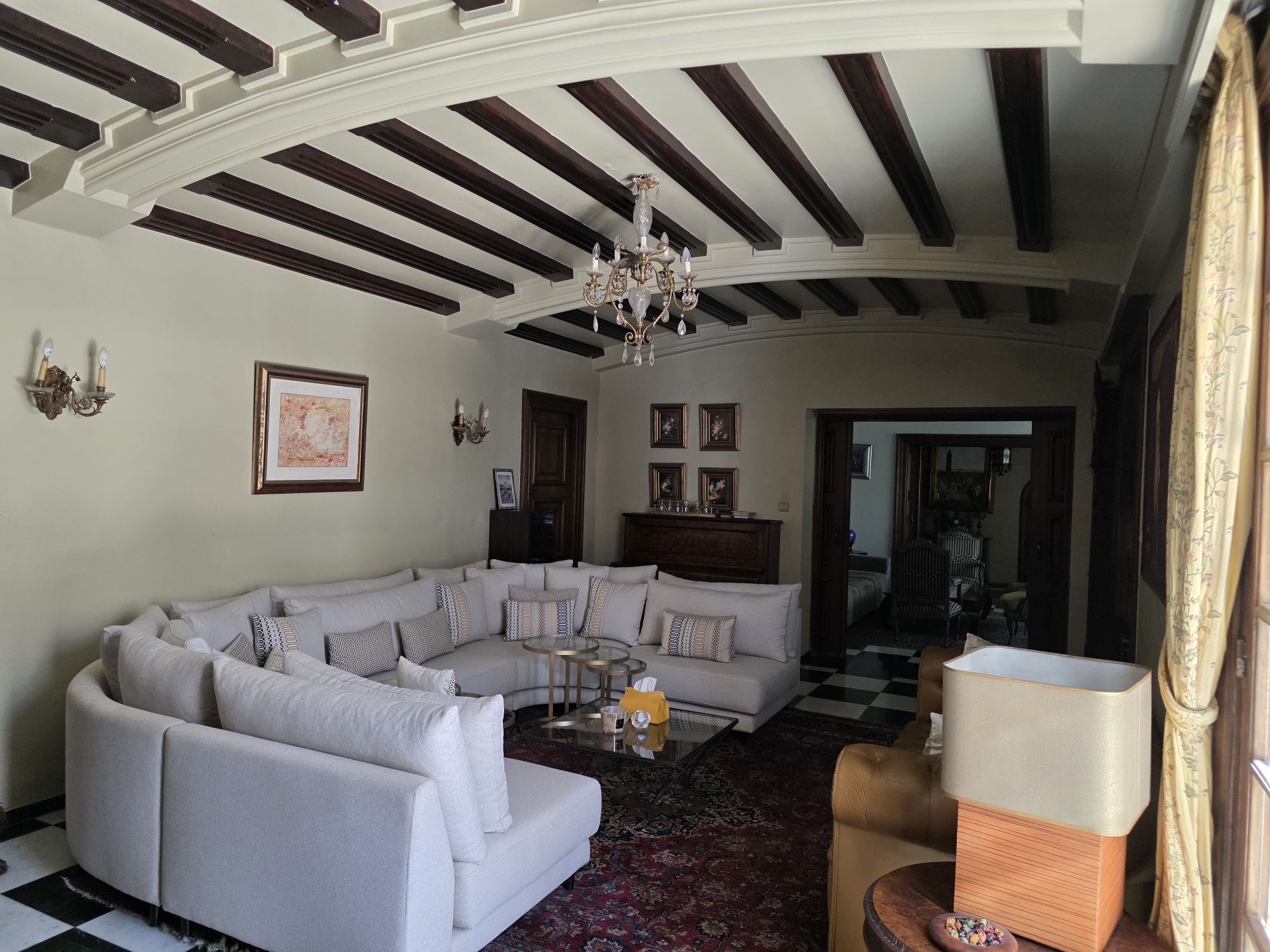 Villa moderne avec piscine sur Abdelkrim Khattabi