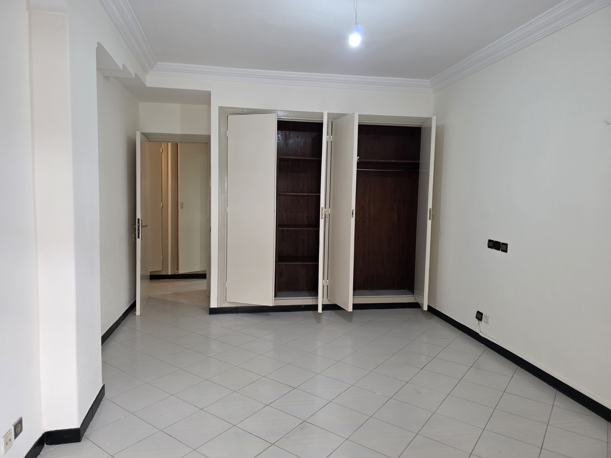 Grand appartement à louer à Racine