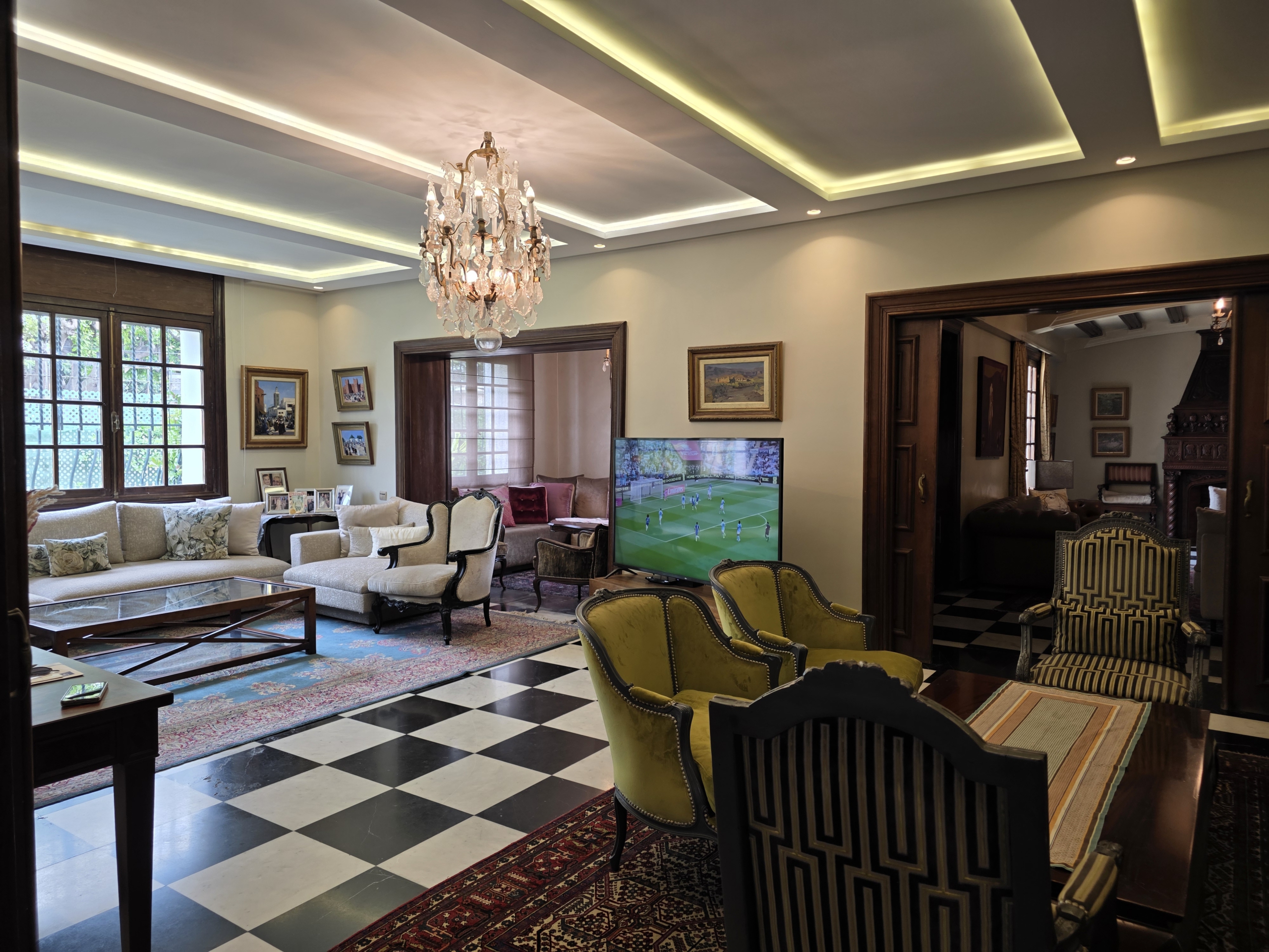 Villa moderne avec piscine sur Abdelkrim Khattabi