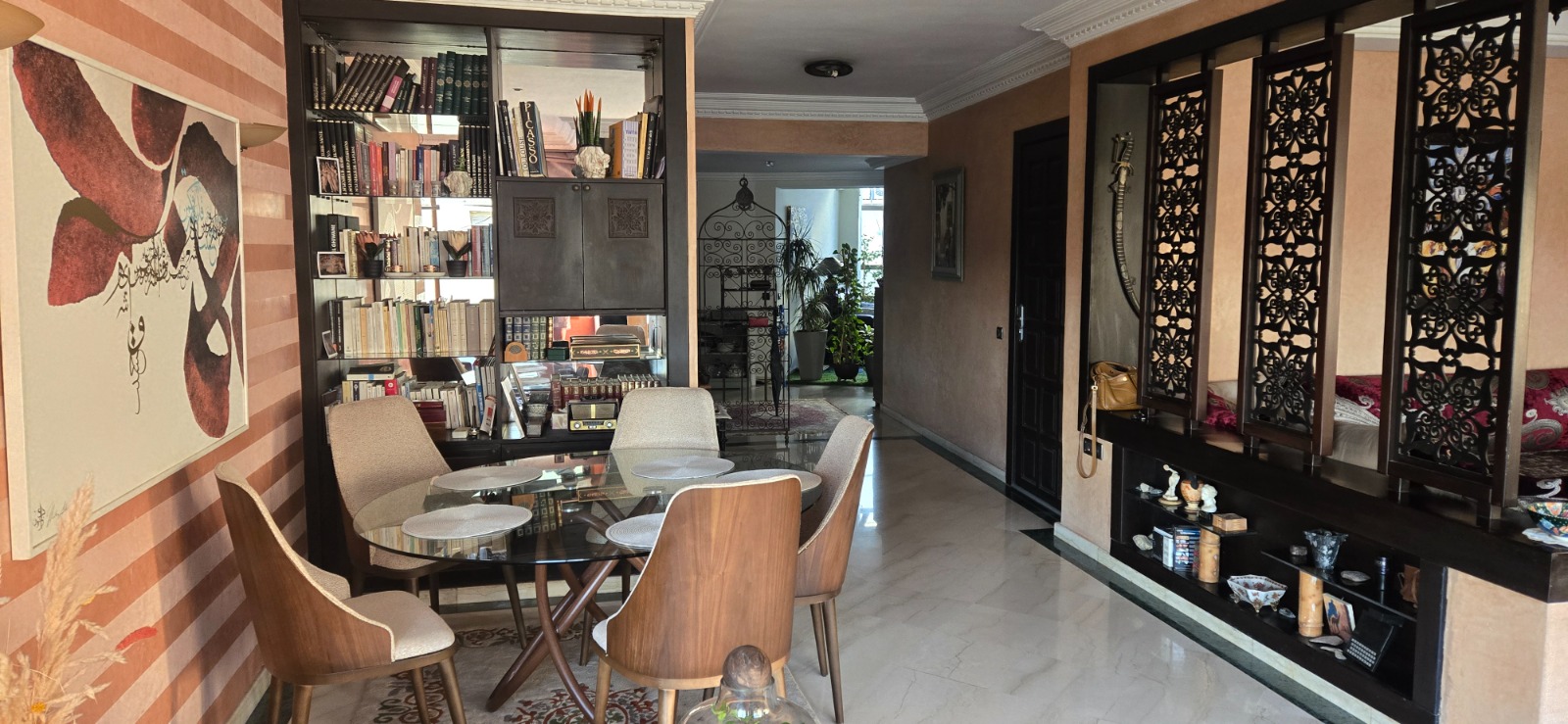 Appartement rénové sans vis-à-vis au Triangle d’Or