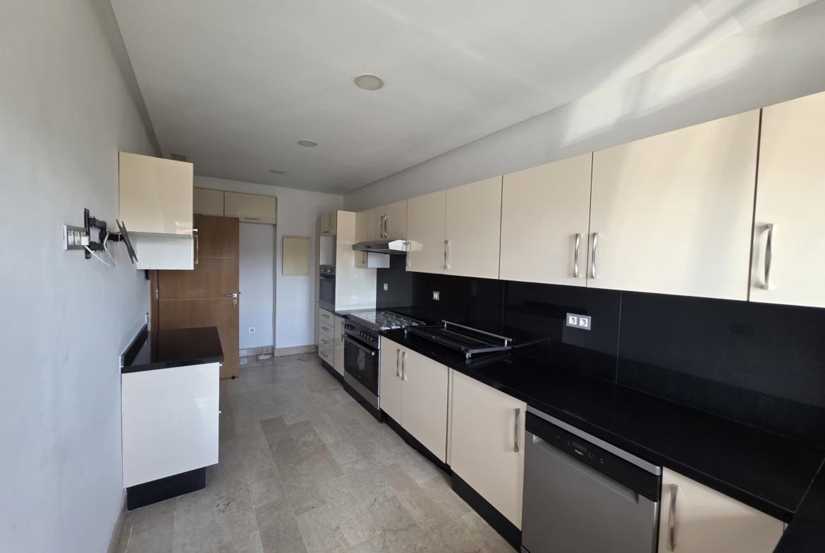 Appartement dernier étage sans vis-à-vis proche CAFC