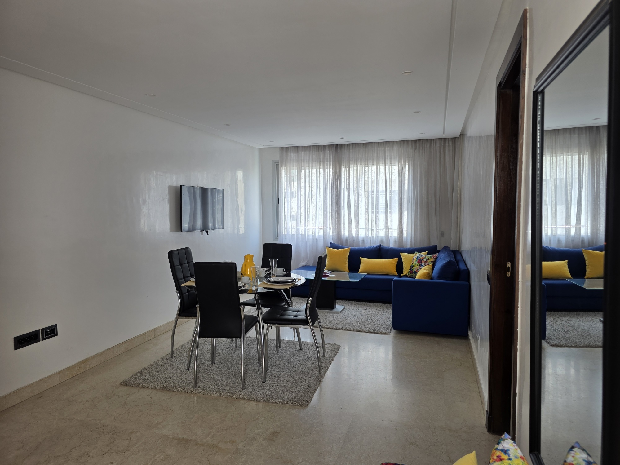Appartement étage supérieur proche école Molière