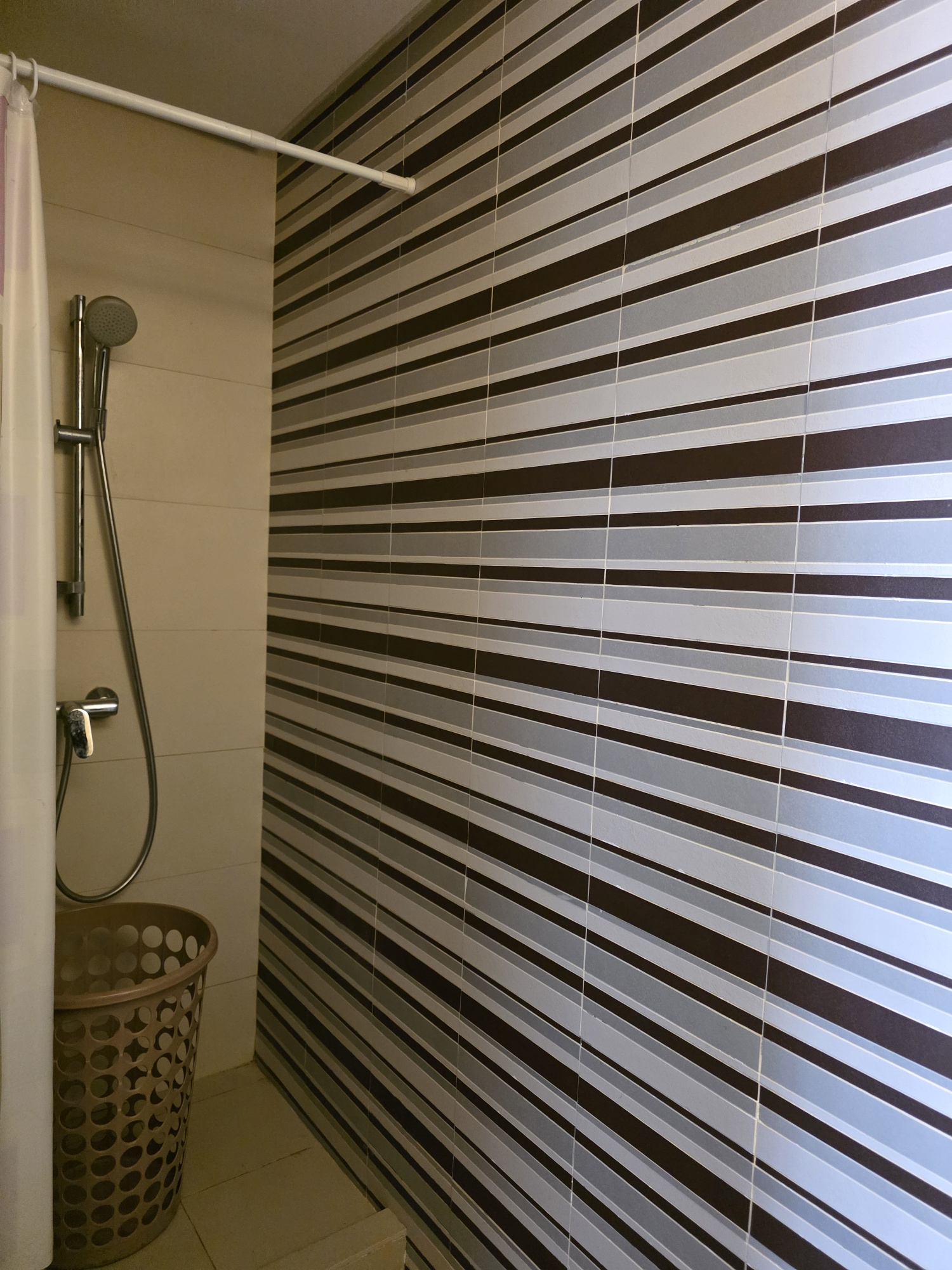 Appartement étage supérieur proche école Molière