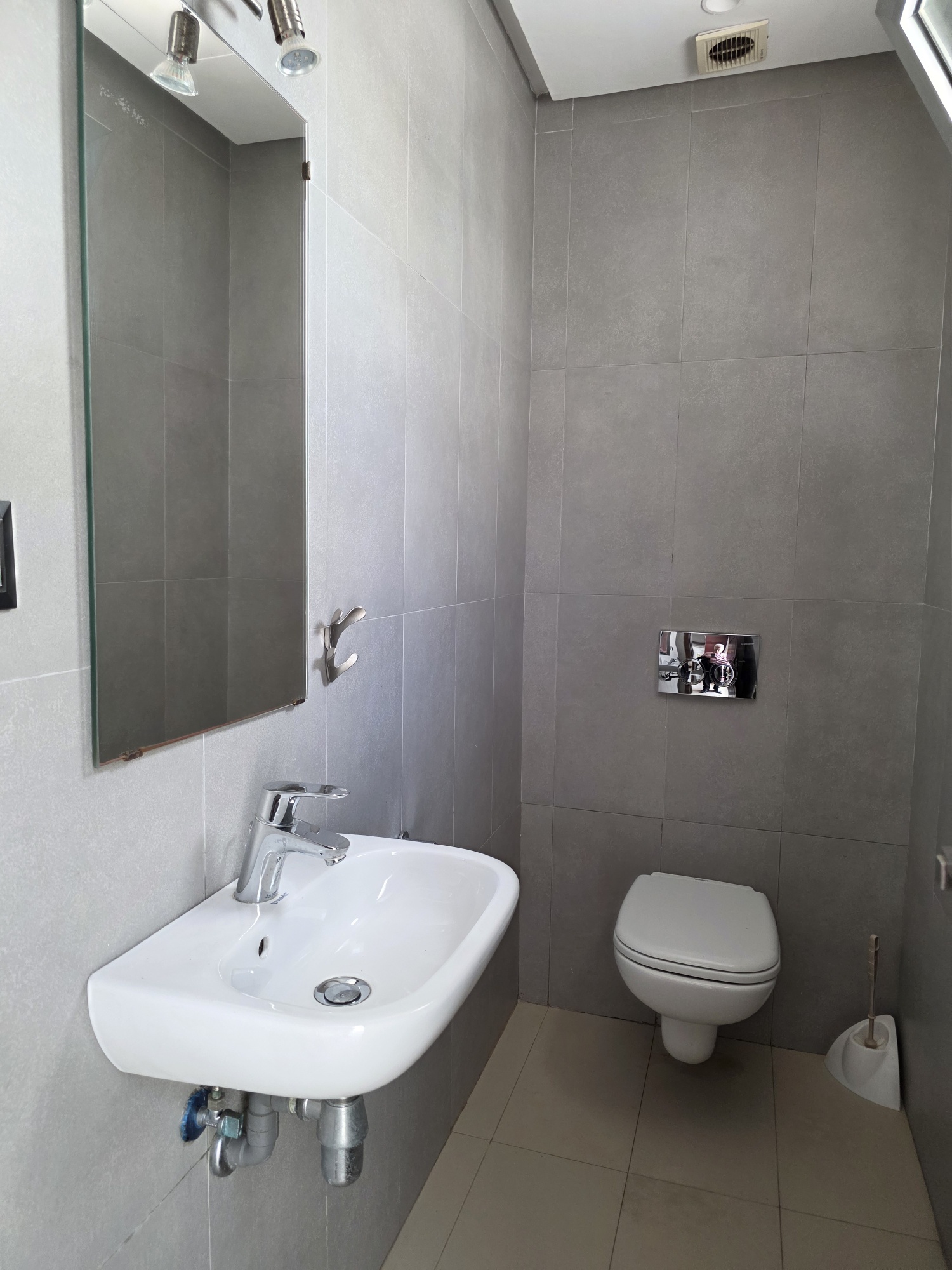 Appartement étage supérieur proche école Molière