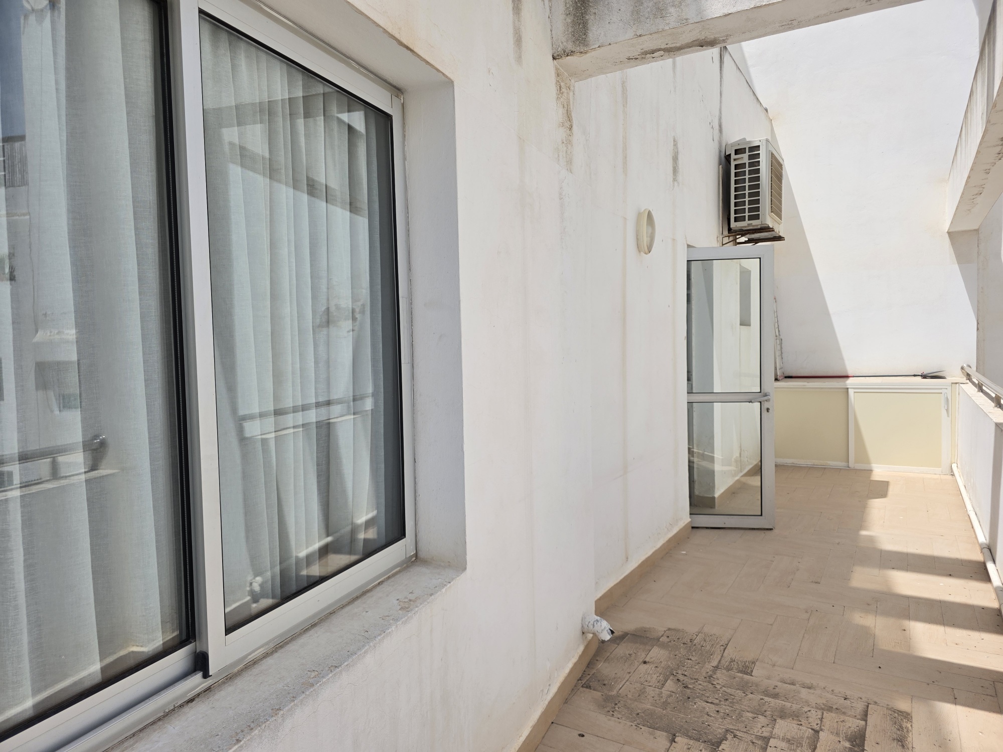 Appartement étage supérieur proche école Molière