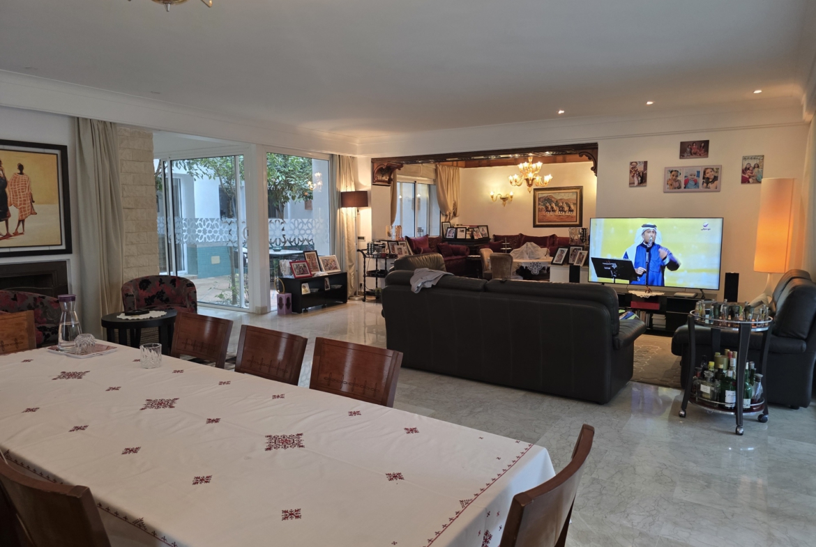 Villa avec piscine en résidence fermée