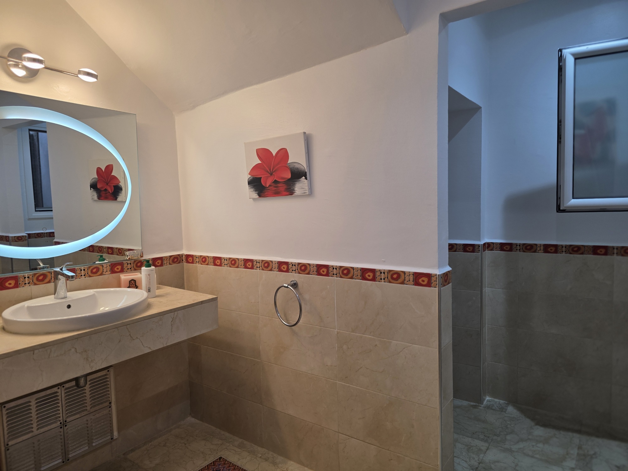 Villa avec piscine en résidence fermée