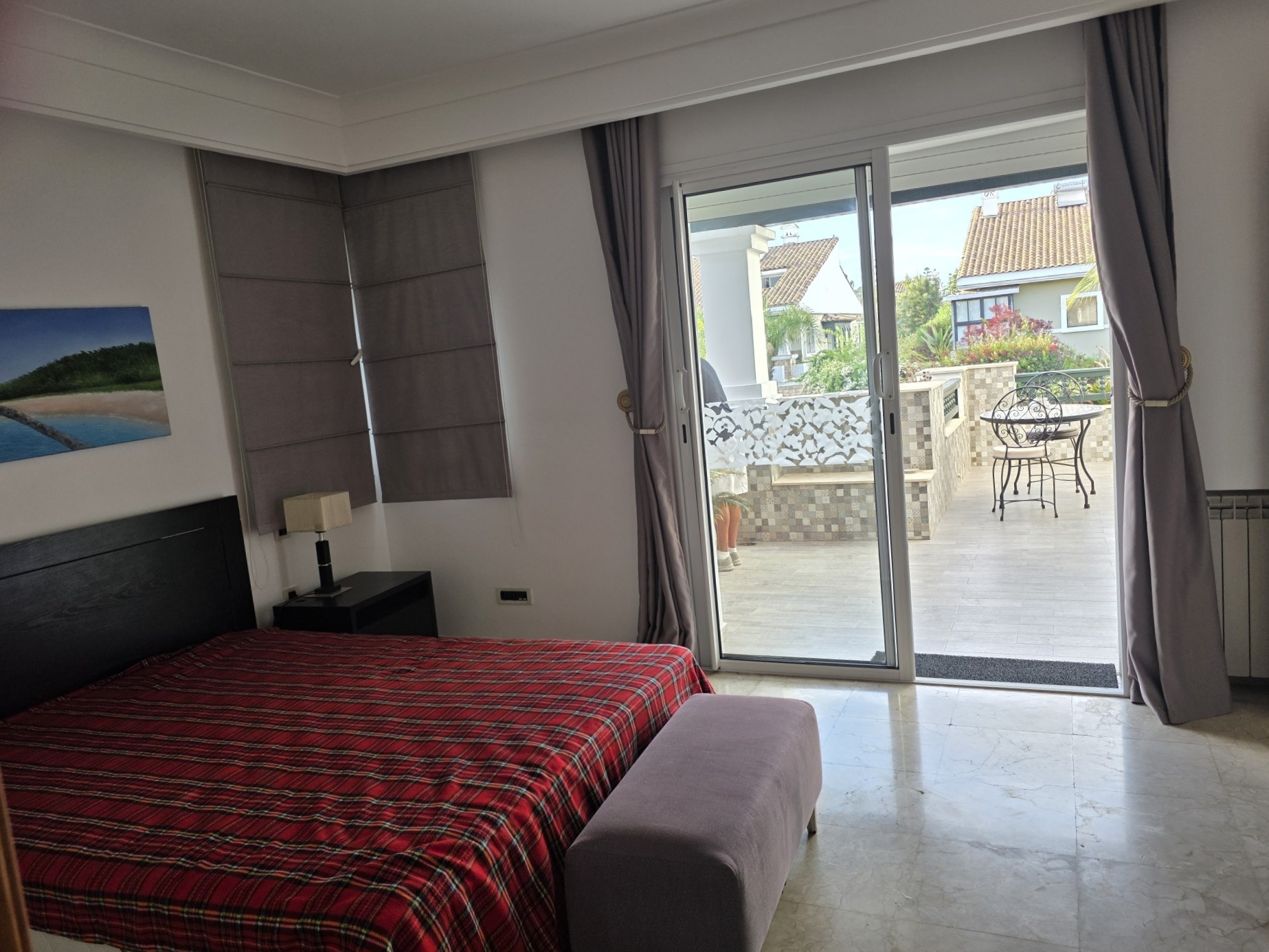 Villa avec piscine en résidence fermée