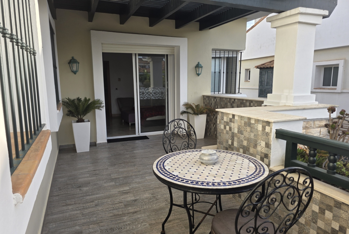 Villa avec piscine en résidence fermée